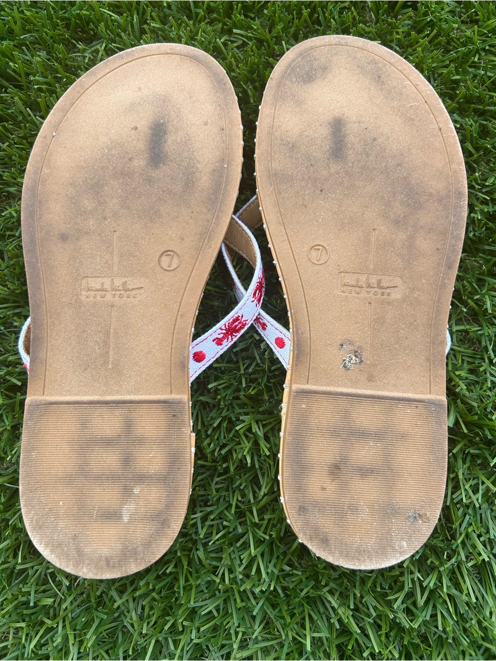 Nicole Miller New York Women's Red-Embroidered White Strap Flip Flops size 7 - Picture 6 of 6